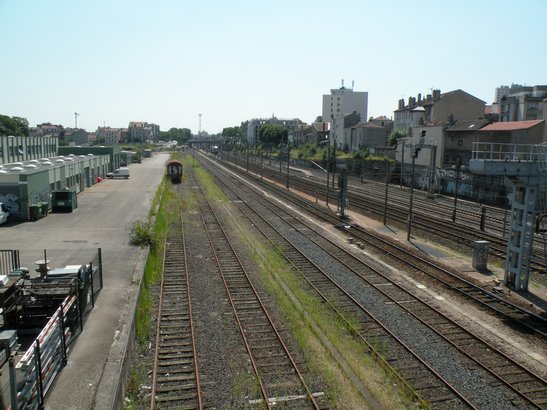  voies ferrées de garage et de circulation